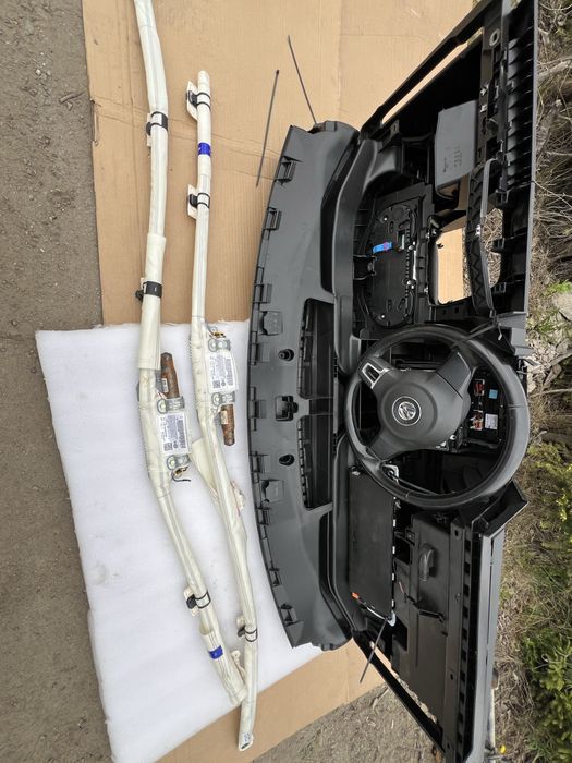 Vând planșă bord VW Golf 6 model 2010 Mk 6 cu toate aerbagurile