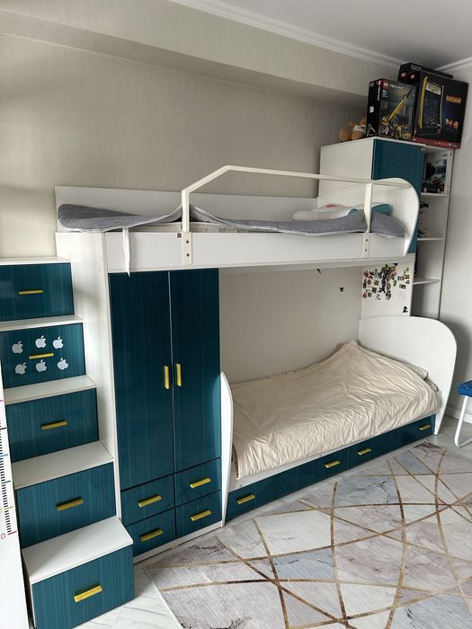 Двухъярусная кровать со шкафами