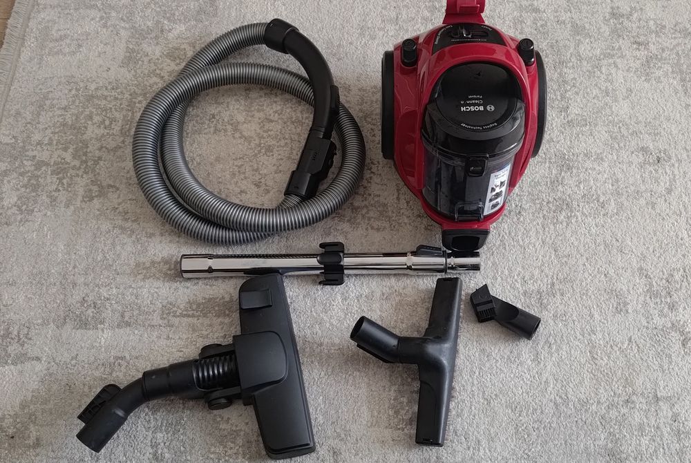 Aspirator fără sac  bosch