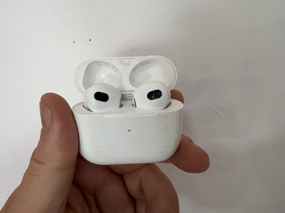 Casti Apple AirPods 3, 2022, Lighting Charging Case