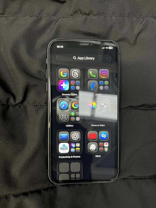 продавам iphone 11 64