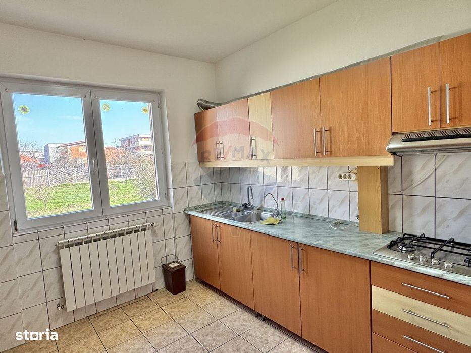 Casă / Vilă cu 6 camere de închiriat în zona Iosia