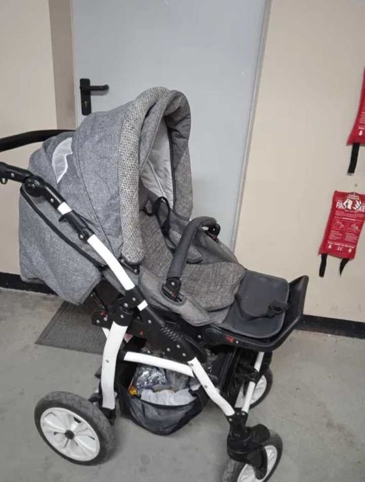 Бебешка количка Lorelli Mia 2 в 1 и кош за новородено и зимно чувалче