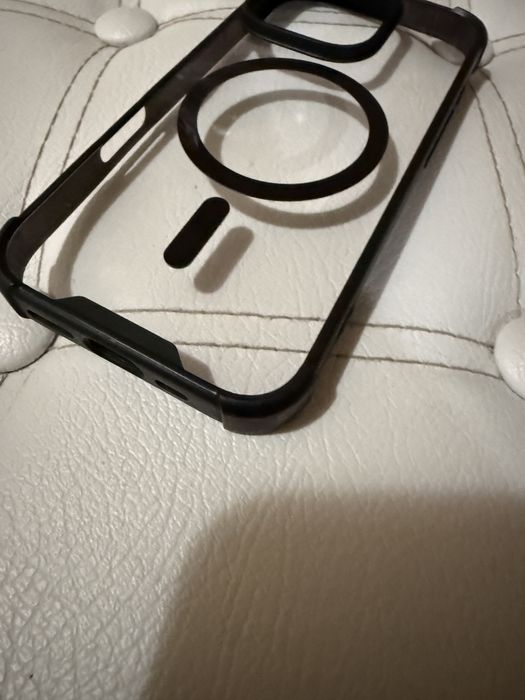 Кейс iPhone 16 Pro