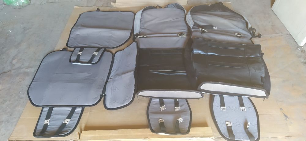 Чехлы два комплекта.