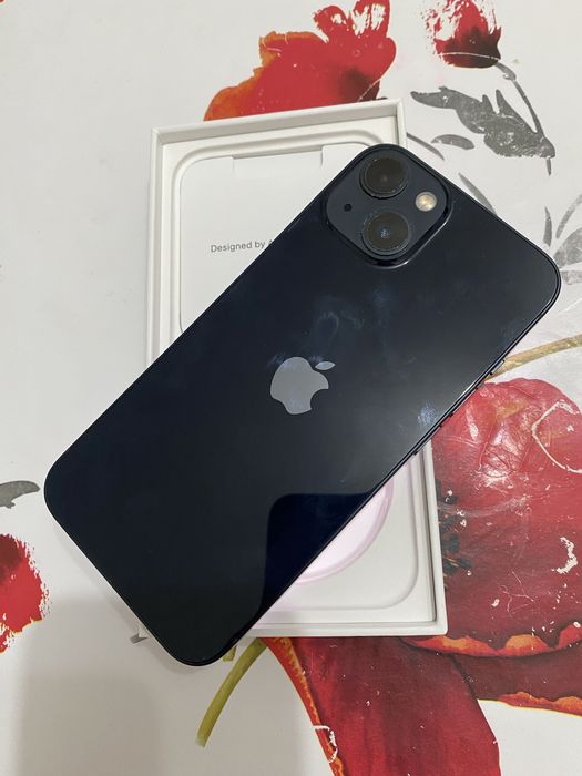 Продам iPhone 13.