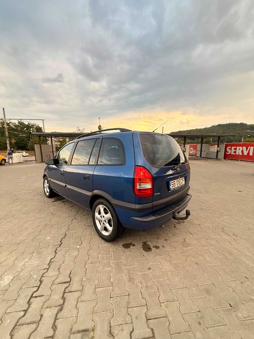 Vând Opel Zafira