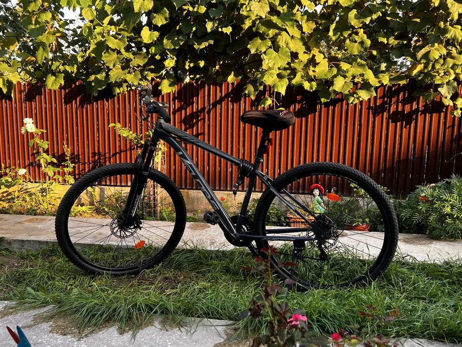 Bicicleta Mountain Bike, Velors Challange, Shimano Tourney 21 viteze, Roti 29 inch, Frane Disc, CSV29/10A, Cadru Gri cu Design Argintiu
