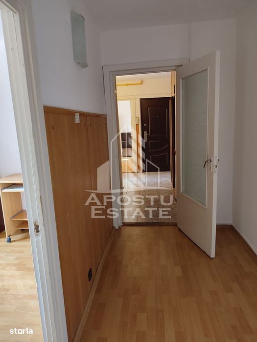 Apartament cu 2 camere de închiriat- centrala proprie, zona Lipovei