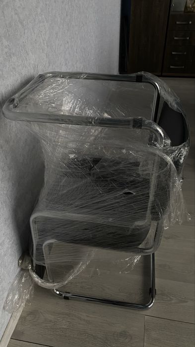 Продам офисные стулья