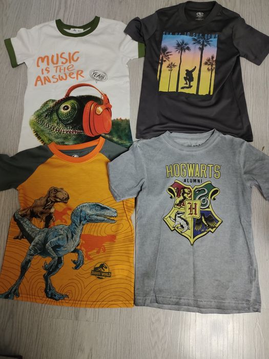 Продам детские футболки.