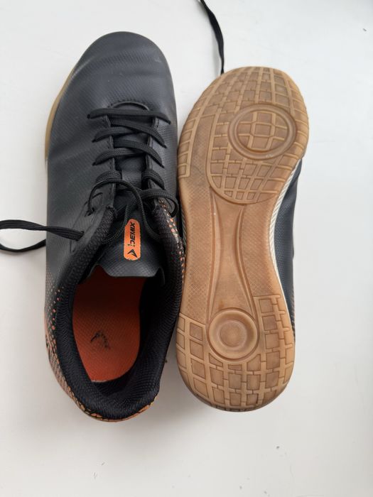 Продам бутсы для футбола