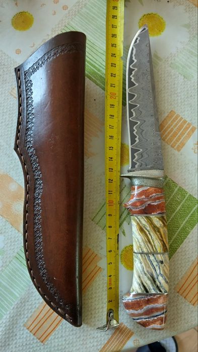 Уникален нож от дамасков ламинат