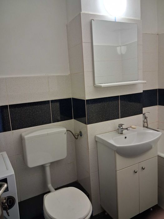 Închiriez ap.2 camere zona Decebal