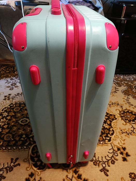 Чемодан в хорошем состоянии,, б/у.