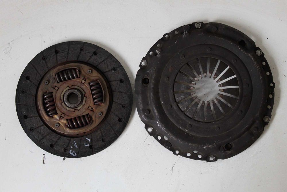 Притискателен и феродов диск Фолксваген голф Volkswagen golf 3 1995