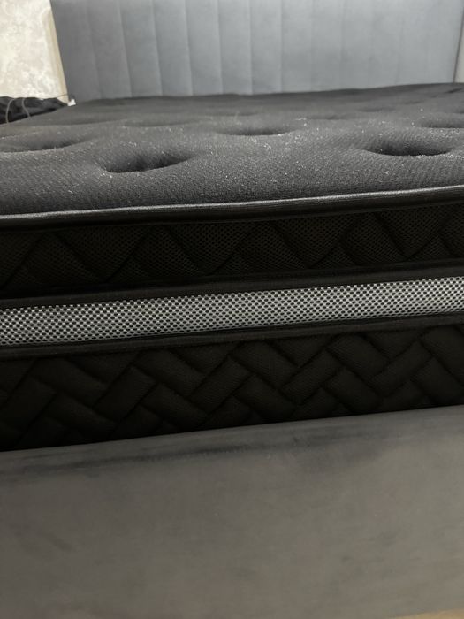 Кровать с матрасом