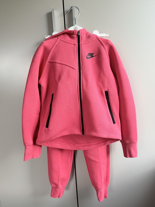 Детски анцуг Nike tech fleece, размер 128-137 см