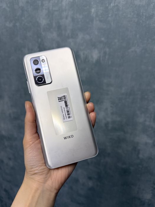 Продам смартфон Wiko 10