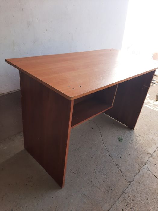 Стол для общего пользования