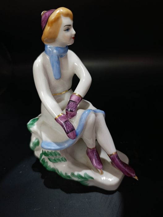 Фарфоровая статуэтка