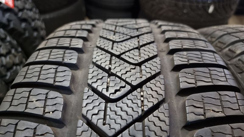 235/45/19 PIRELLI 4бр RunFlat