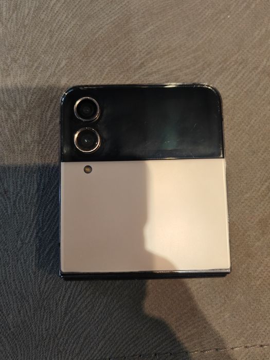 Vând Samsung z flip 4