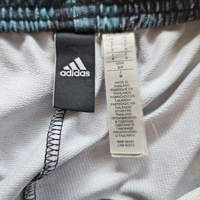 Мъжки ADIDAS спортни къси панталони.Oригинални .S размер.15€.