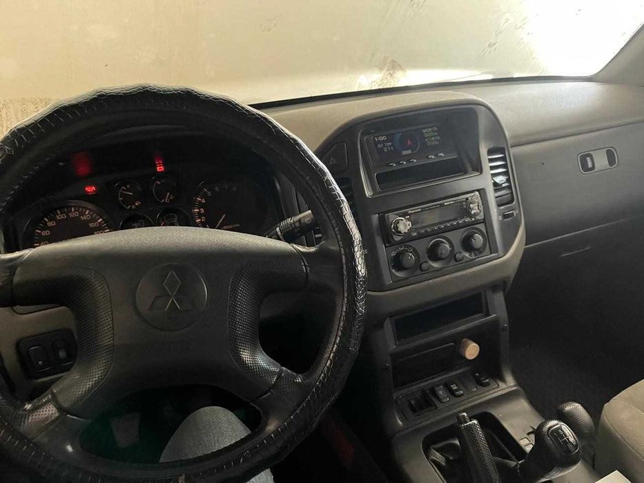 Автомобиль Митцубиси Паджера