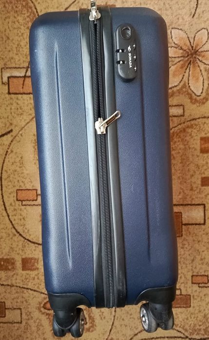 Чемодан б/у, поликарбонат, ручная кладь