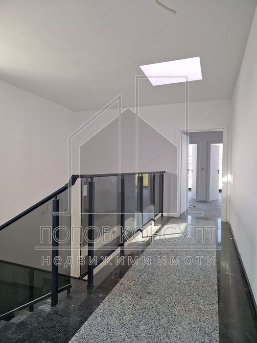 Промишлено складово хале с шоурум и офиси