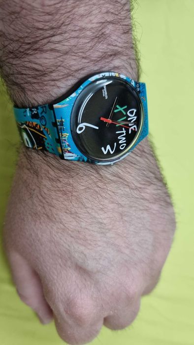 Часовник Swatch Ishtar By Jean-Michel Basquiat SUOZ356