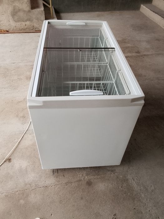 Морозилка почти новый