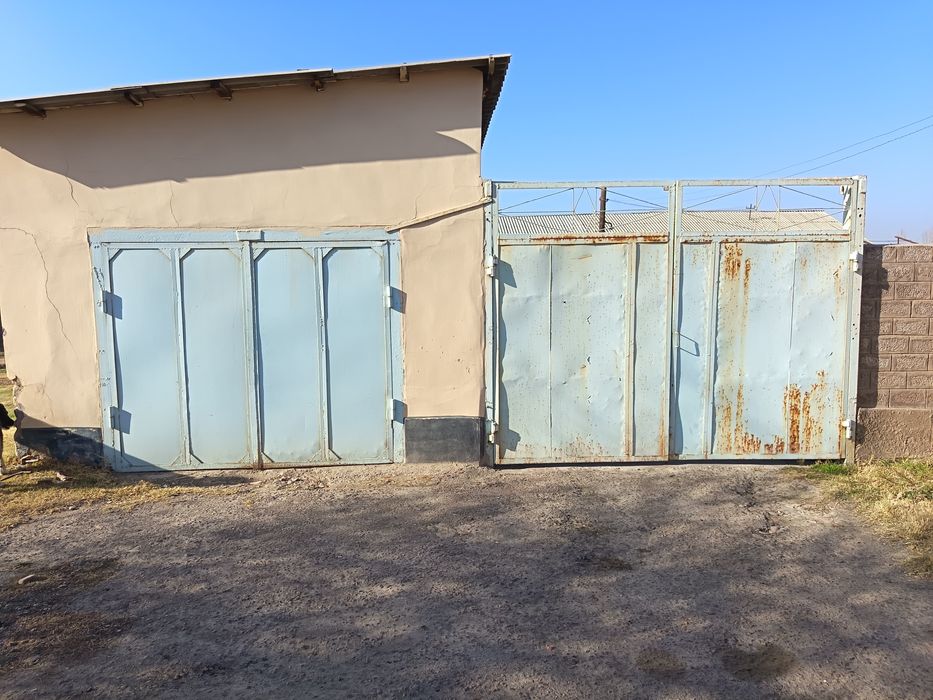 Uy sotiladi yaxwi holatda