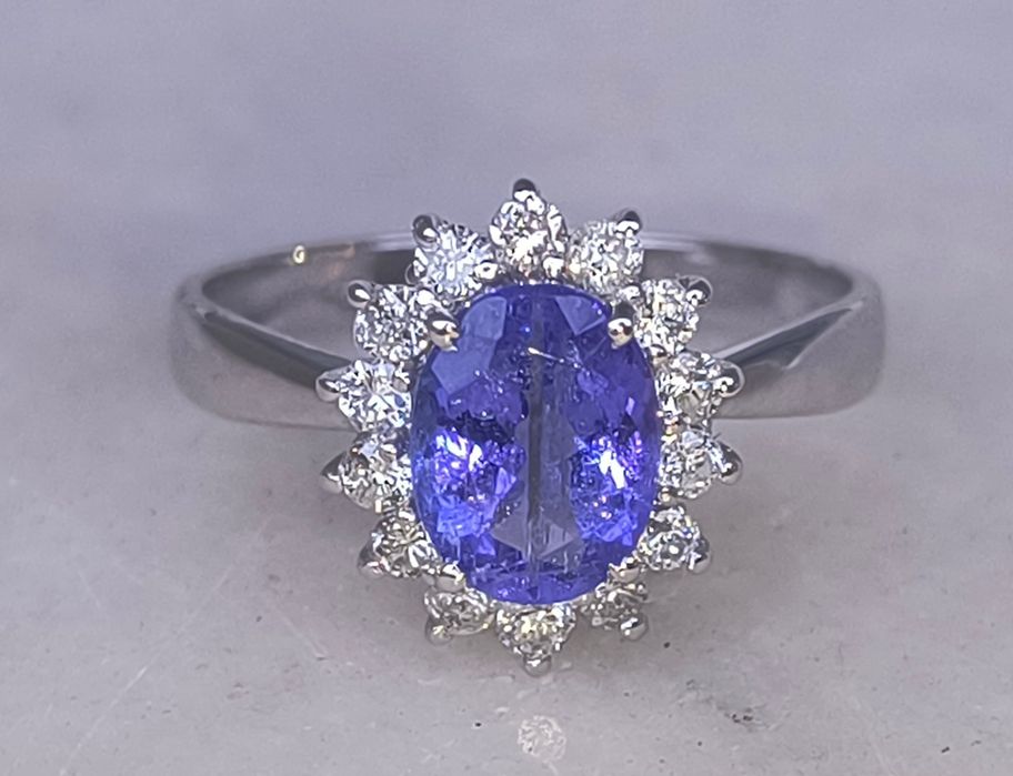 Inel cu Tanzanit și Diamante Naturale