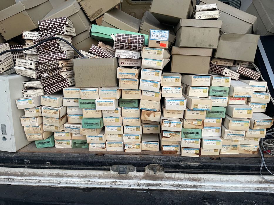 Резистори 200 000 бройки