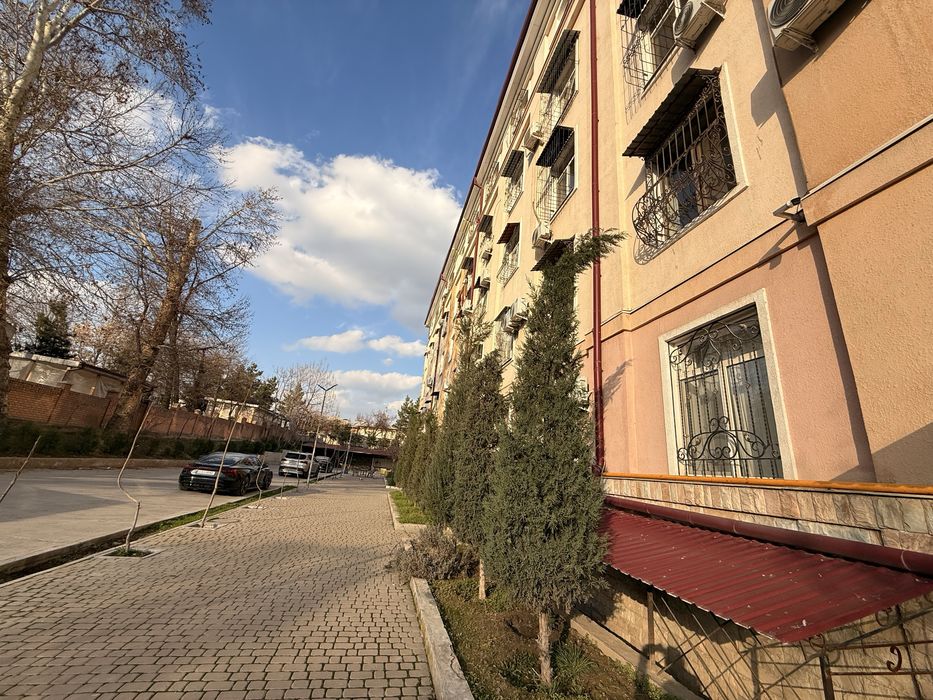 Продается шота руставели 4 х ком голден хаус