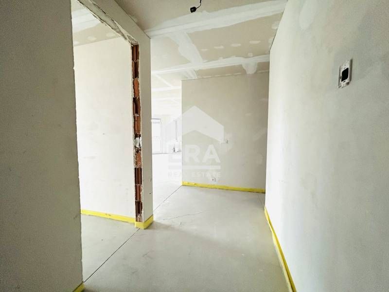 Продава се Четиристаен апартамент в София, Хладилника - 179 кв.м за 3605 €/кв.м - Снимка #11