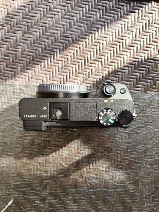 Камера Sony A6400 + 3 батерии със зарядно + аксесоари