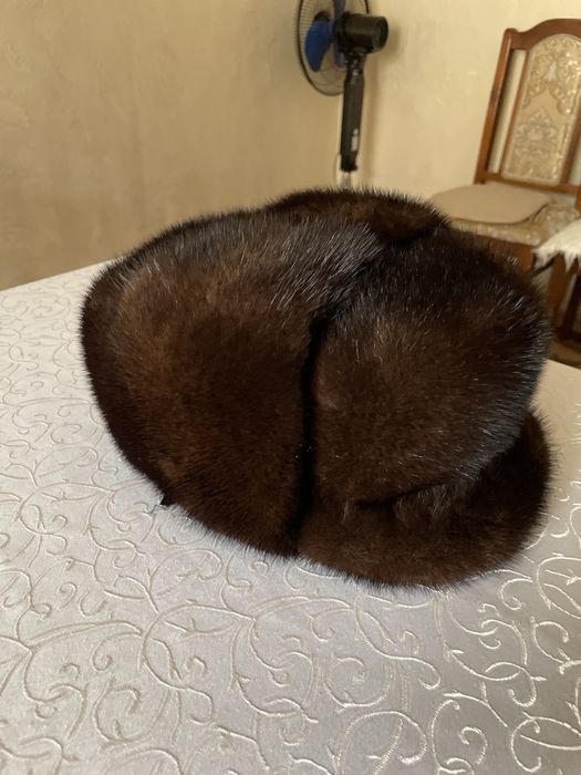 Норковая шапка…..