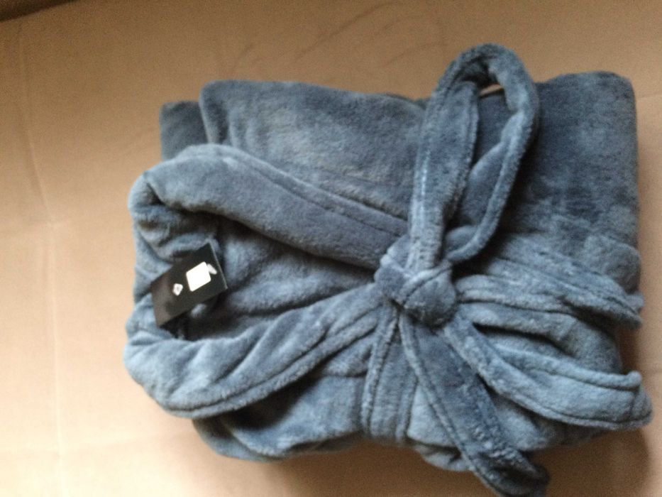 Нов,топъл мъжки халат.