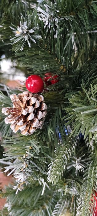 Продам елку.    .