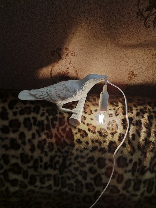 Оригинальный светильник ворона