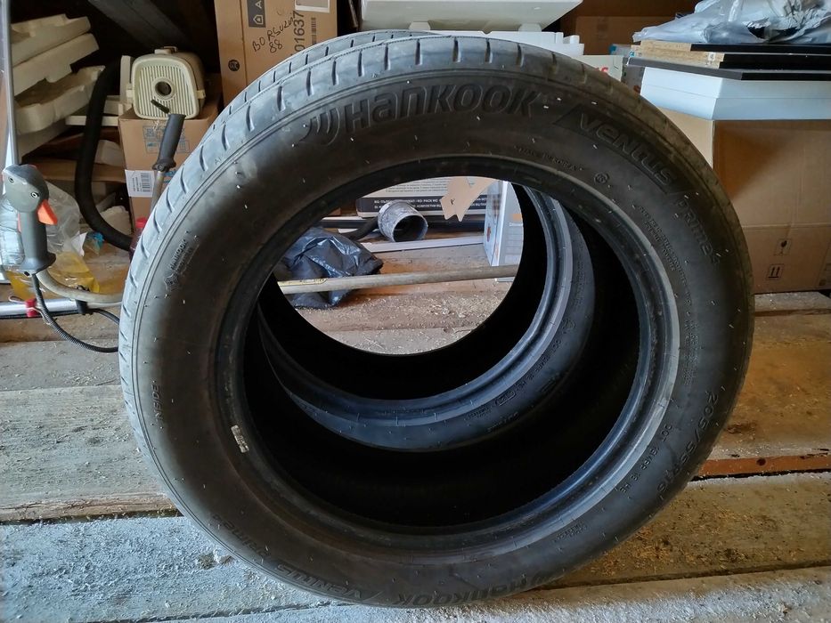 Vând 2 cauciucuri de vară Hankook Ventus Prime4 în stare foarte bună 205/55 R16  dot 2023