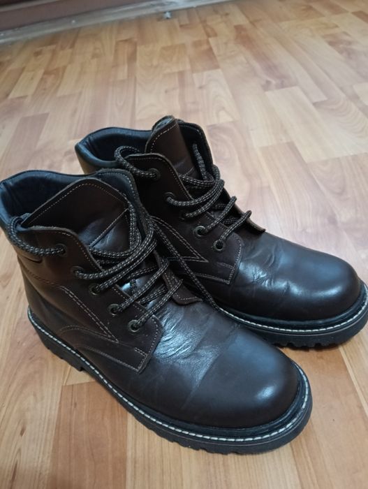 Ghete piele  în stare foarte bună