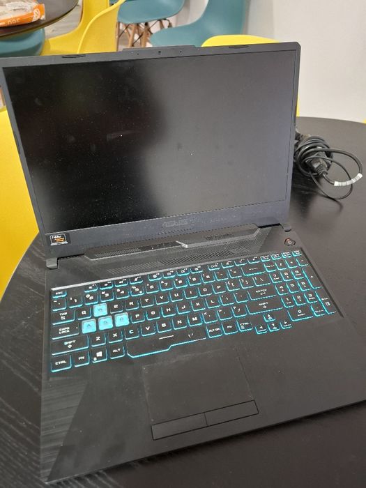 Laptop gaming impecabil