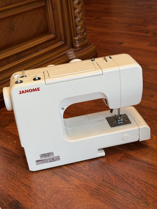 швейная машина и оверлок , вместе