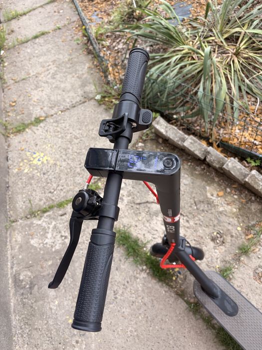 Ideala electrica 6-10 ani- Trotineta electrica RDB JL011-01 fara permis 350W 25 km/h 36V6.6Ah autonomie 20 km roti 9.1" lumini LED