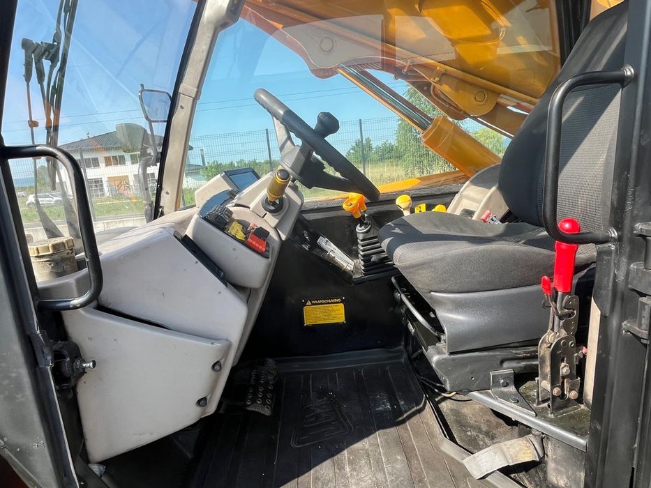 Manitou telescopic JCB