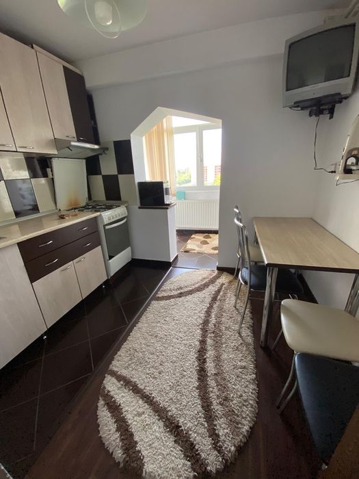 Închiriez apartament 3 camere decomandat 80 mp!